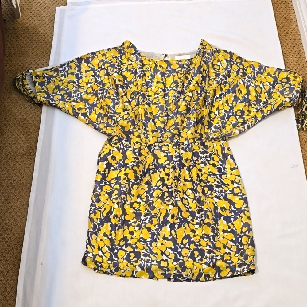 Aryn‎  K. Silk dress size medium.